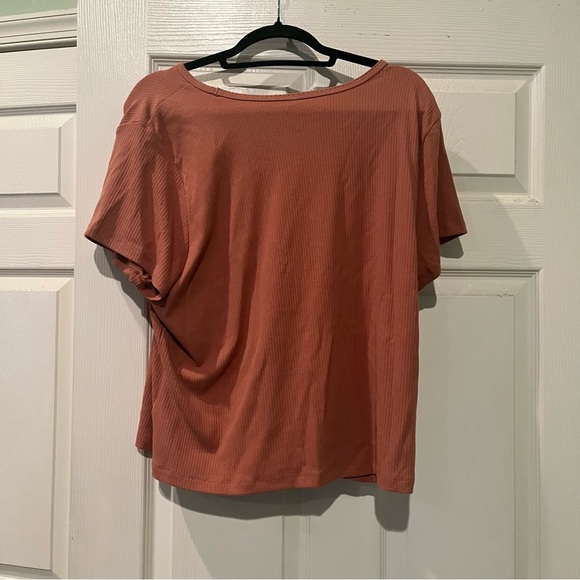 Women’s Old Navy Warm Hickory Fitted Short Sleeve Cropped Rib-Knit T Shirt - NEW - Picture 2 of 2